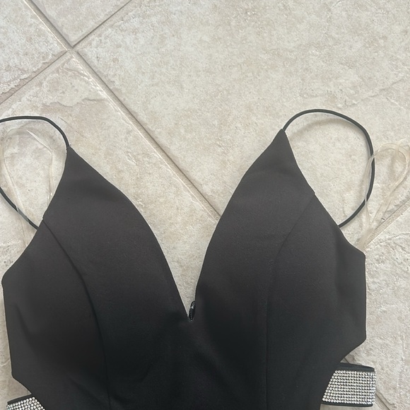 Windsor Black Plunge Neckline Dress - Picture 3 of 13